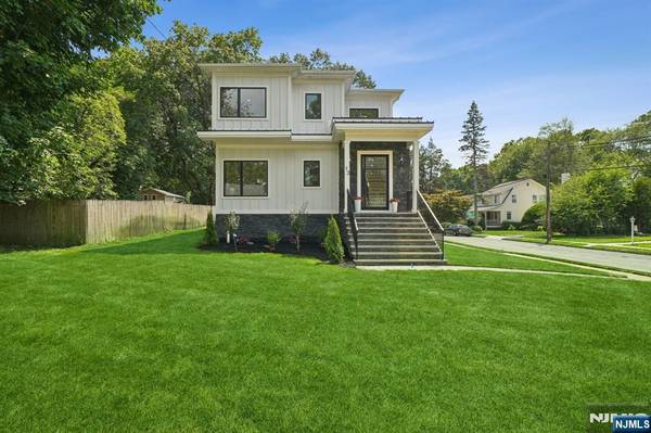 13 Beverly RD, Livingston, NJ 07039