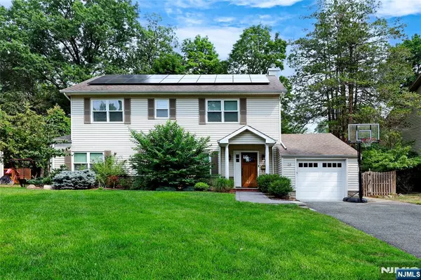 28 Louise LN, Tenafly, NJ 07670