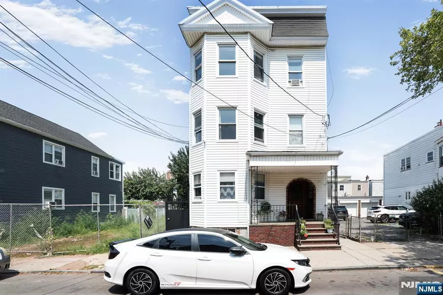 98 Houston ST, Newark, NJ 07105