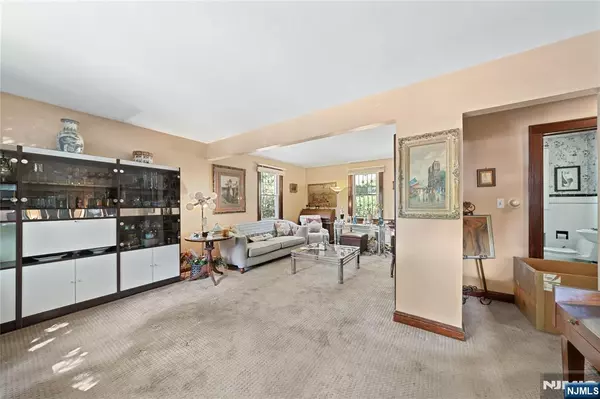 Clifton, NJ 07014,90 Ardmore AVE
