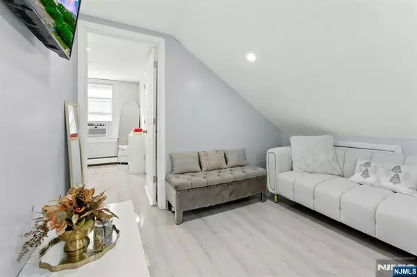 Paterson, NJ 07502,255-257 Paterson AVE