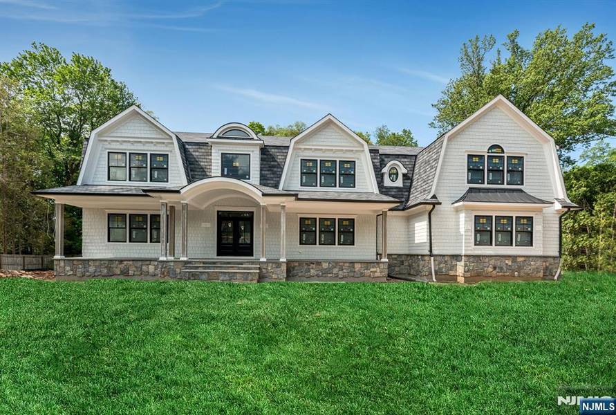 46 Locust LN, Upper Saddle River, NJ 07458