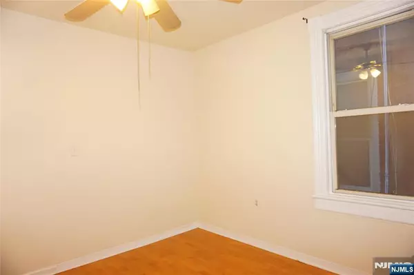 Newark, NJ 07104,115 Park AVE #1