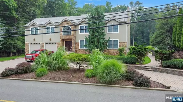 Old Tappan, NJ 07675,215 White AVE