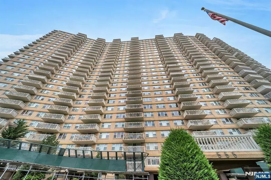 555 North AVE #23S, Fort Lee, NJ 07024