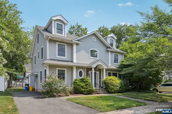 245 Carlton TER, Teaneck, NJ 07666