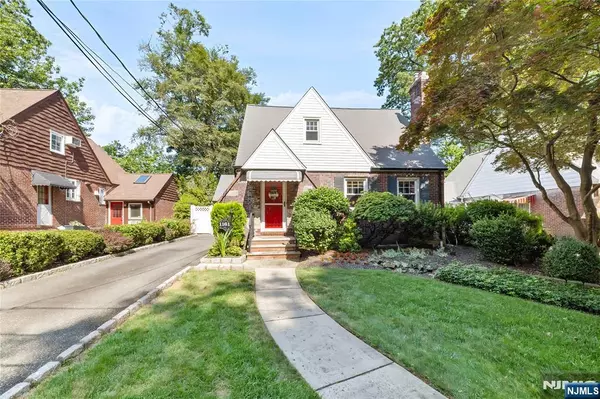 1161 Kensington RD, Teaneck, NJ 07666