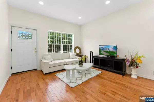 West New York, NJ 07093,6208 Jefferson ST #1
