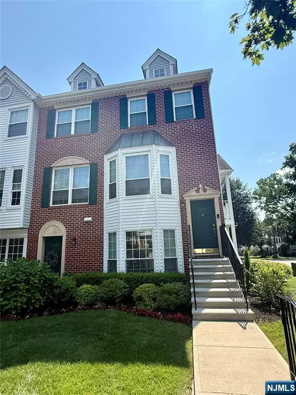 1317 Lavender CT, Mahwah, NJ 07430