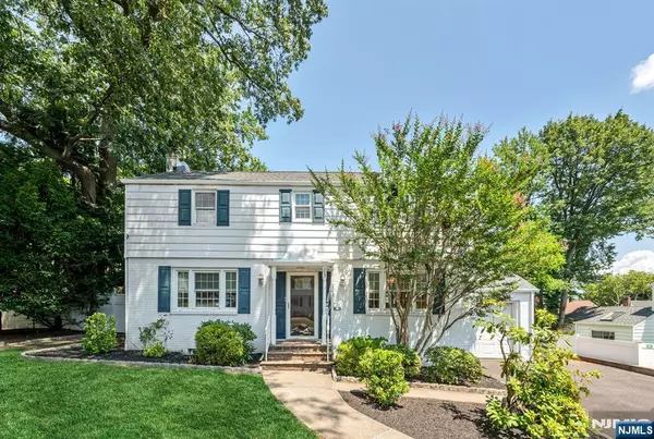 83 Cranford PL, Teaneck, NJ 07666