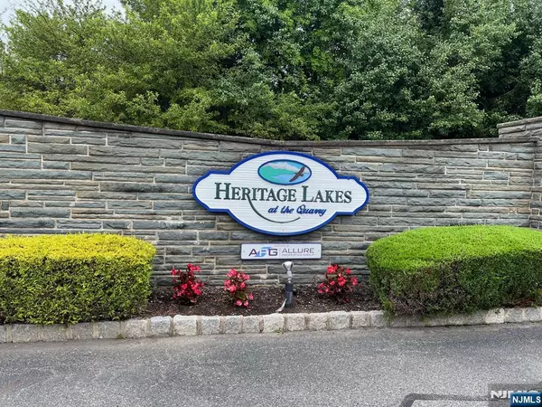7 Meadow Lakes DR, Hamburg, NJ 07419