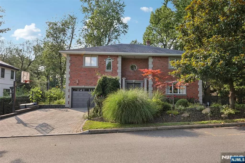 Cresskill, NJ 07626,11 New ST