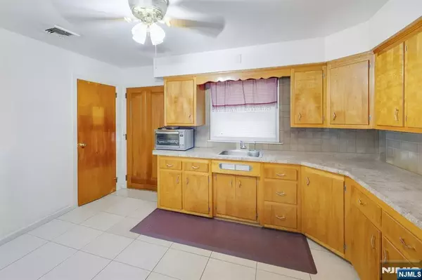 Lodi, NJ 07644,149 Paterson AVE