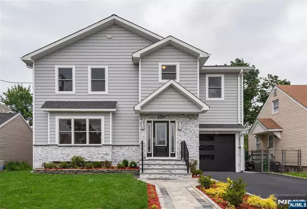 40-03 Taylor RD, Fair Lawn, NJ 07410