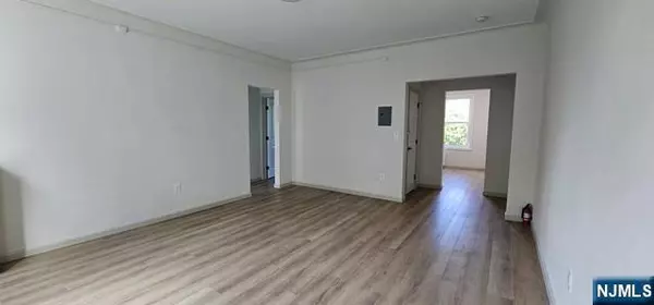 Leonia, NJ 07605,250 Broad AVE #4D