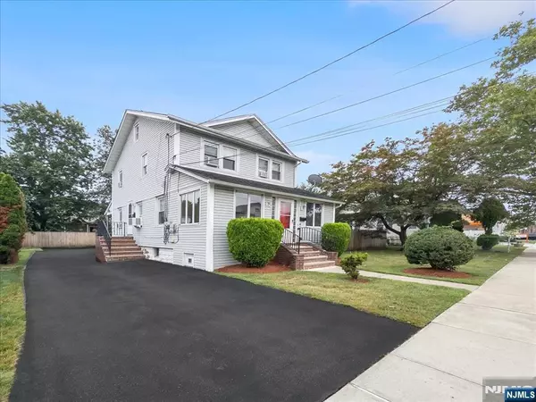 Bergenfield, NJ 07621,14 Magnolia ST