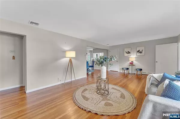Clifton, NJ 07013,34 Carline DR
