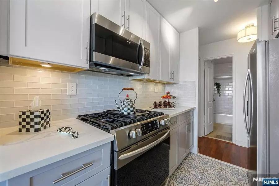 2077 Center AVE #19C, Fort Lee, NJ 07024
