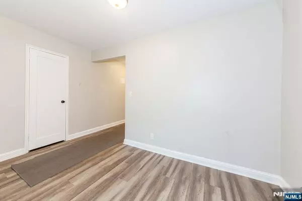 Rutherford, NJ 07070,126 Hackett PL #B201