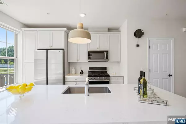 Wood Ridge, NJ 07075,72 Leahy DR