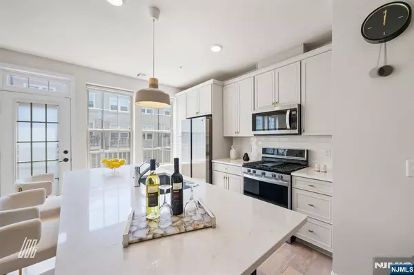 Wood Ridge, NJ 07075,72 Leahy DR