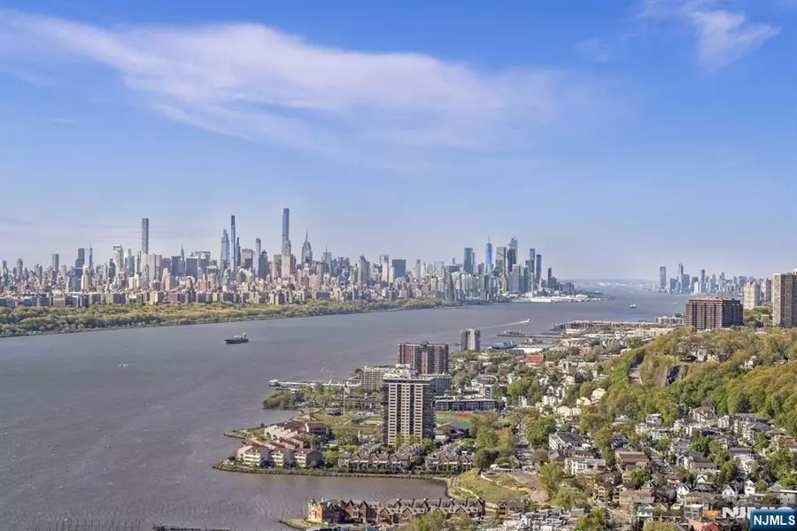 100 Old Palisade RD #4009, Fort Lee, NJ 07024