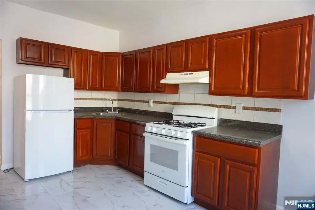 Newark, NJ 07104,124 Ridge ST
