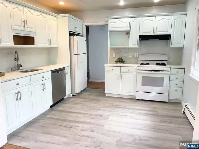 106 Hillside AVE, Cresskill, NJ 07626