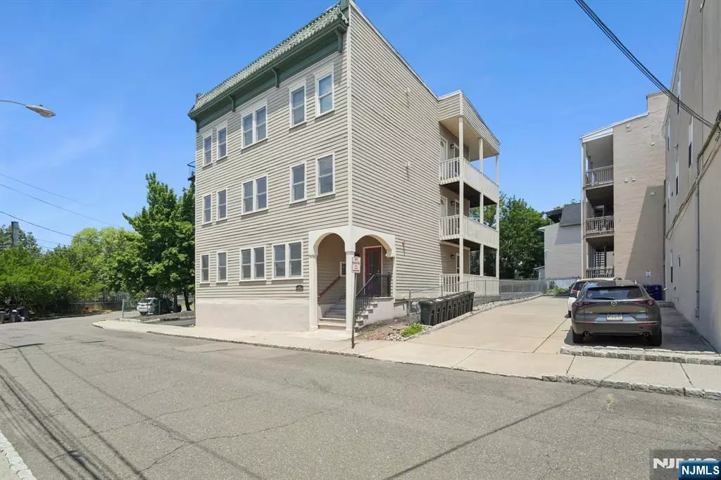 Montclair, NJ 07042,5 Grant ST #1F