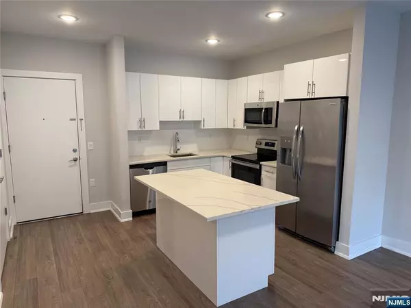 Fort Lee, NJ 07024,1685 Bergen BLVD #410