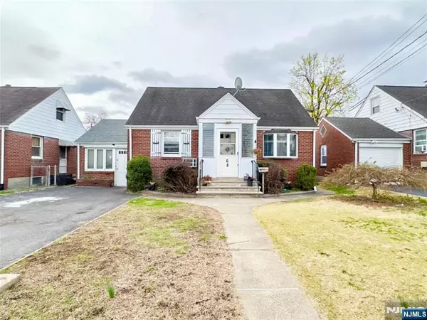 68 17th AVE, Elmwood Park, NJ 07407