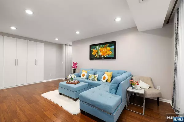 Nutley, NJ 07110,458 River RD #H