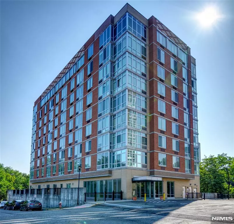 Palisades Park, NJ 07650,800 12th ST #308