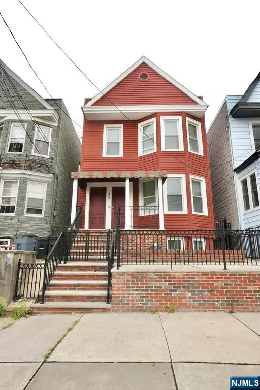 38 Gates AVE #2, Jersey City, NJ 07305