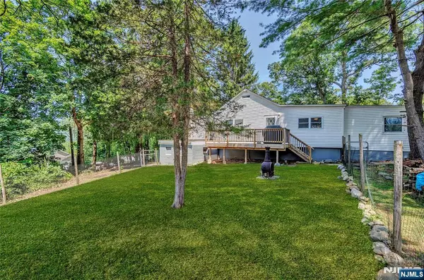West Milford, NJ 07421,583 Shore RD