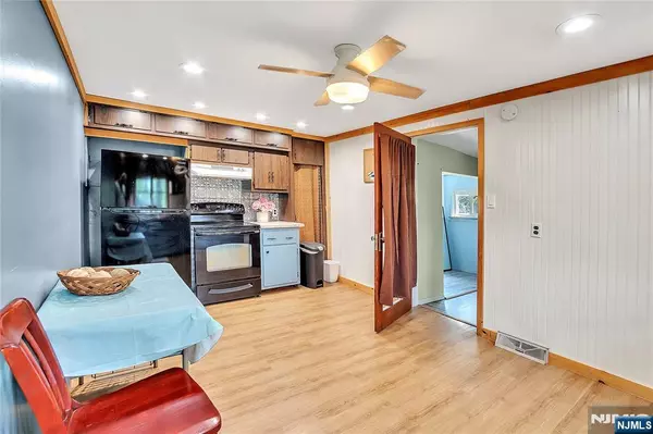 West Milford, NJ 07421,583 Shore RD