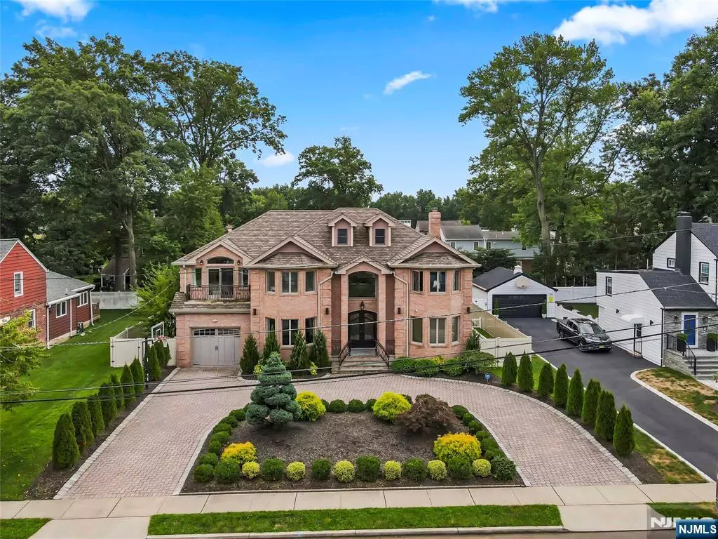 Saddle Brook, NJ 07663,76 N Leswing AVE