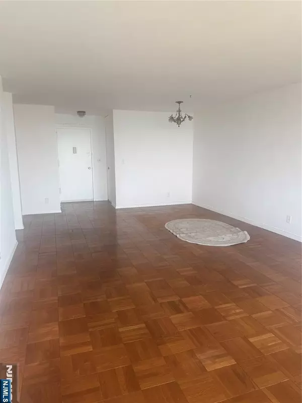 Fort Lee, NJ 07024,2100 Linwood #23H