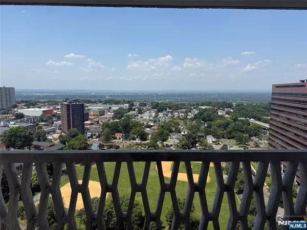 2100 Linwood #23H, Fort Lee, NJ 07024