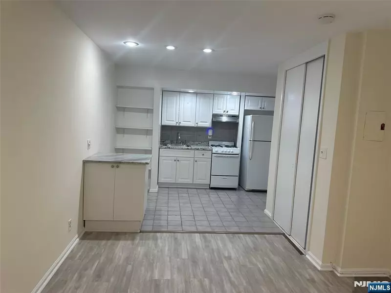 401 Park PL #3D, Fort Lee, NJ 07024