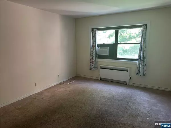 Fort Lee, NJ 07024,420 Fairview AVE #4F