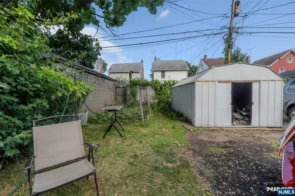East Orange, NJ 07017,34 Warwick ST