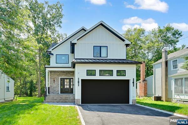 51 Burnet ST, Livingston, NJ 07039