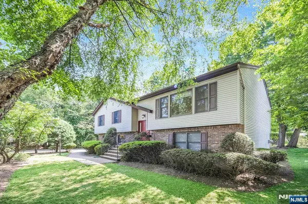 Closter, NJ 07624,454 Closter Dock RD