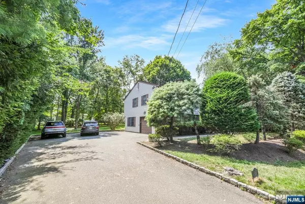Closter, NJ 07624,454 Closter Dock RD