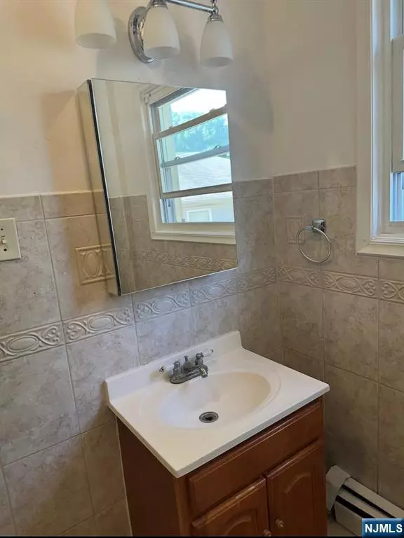 Newark, NJ 07107,157 3rd ST #155