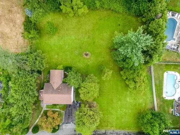 Paramus, NJ 07652,6 Schubert LN