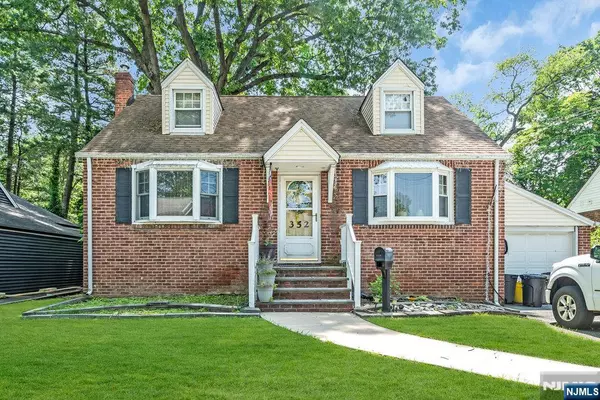 352 Birchwood RD, New Milford, NJ 07646
