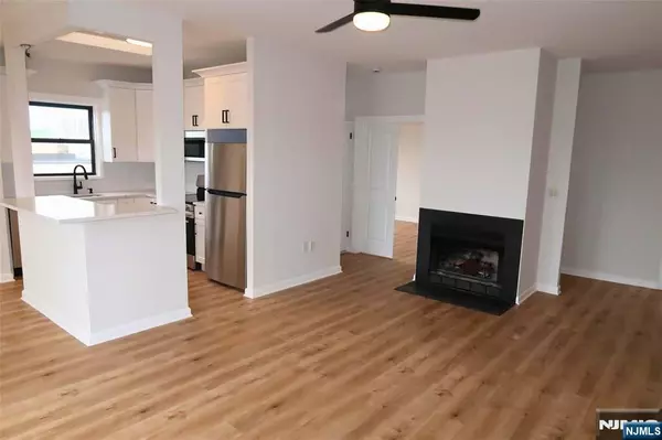 Cliffside Park, NJ 07010,584 Anderson AVE #5C
