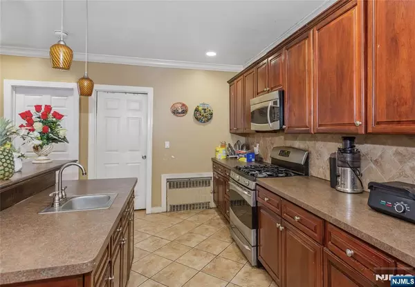 Newark, NJ 07104,320 Clifton AVE